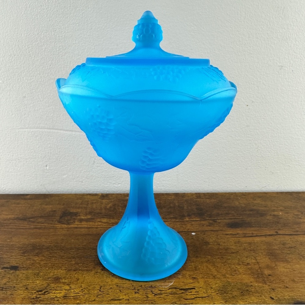 Vintage Indiana Glass Blue Satin Frosted Harvest Grape Pedestal‎ Candy Dish Lid